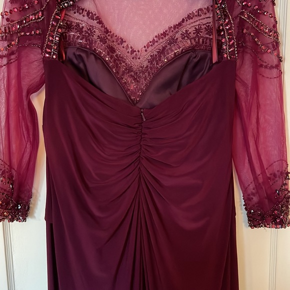 Burgundy long sleeve formal gown with jewelled sleeves NWT - Picture 7 of 8